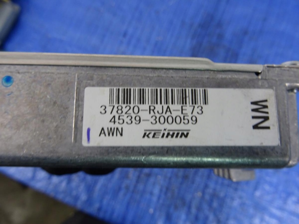 фото №2, Бортовой компьютер двигателя legend iv 37820-rja-e73