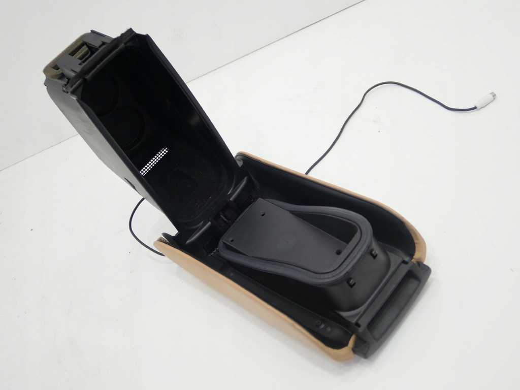 фото №9, Подлокотник перед бардачок maserati quattroporte v