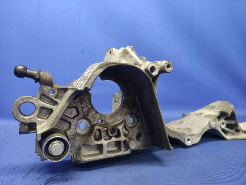 Купить Кронштейн кронштейн генератора audi a3 8v 2.0 tdi