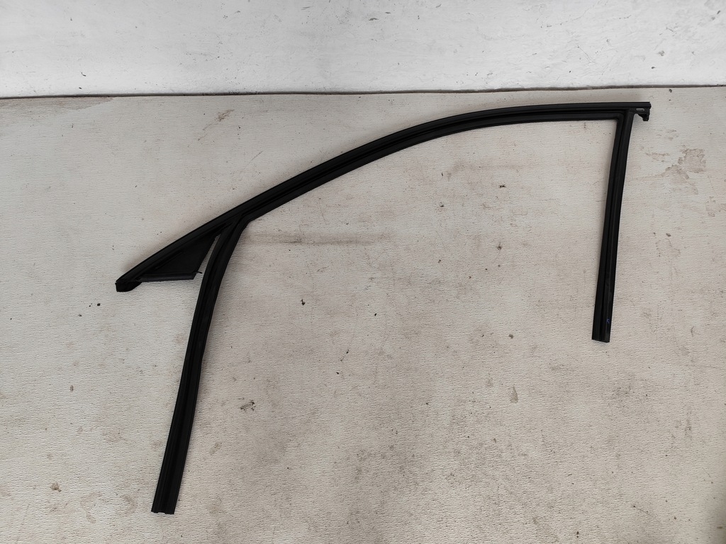 фото №1, Volvo xc60 ii 2022 прокладка молдинг дверь левый перед