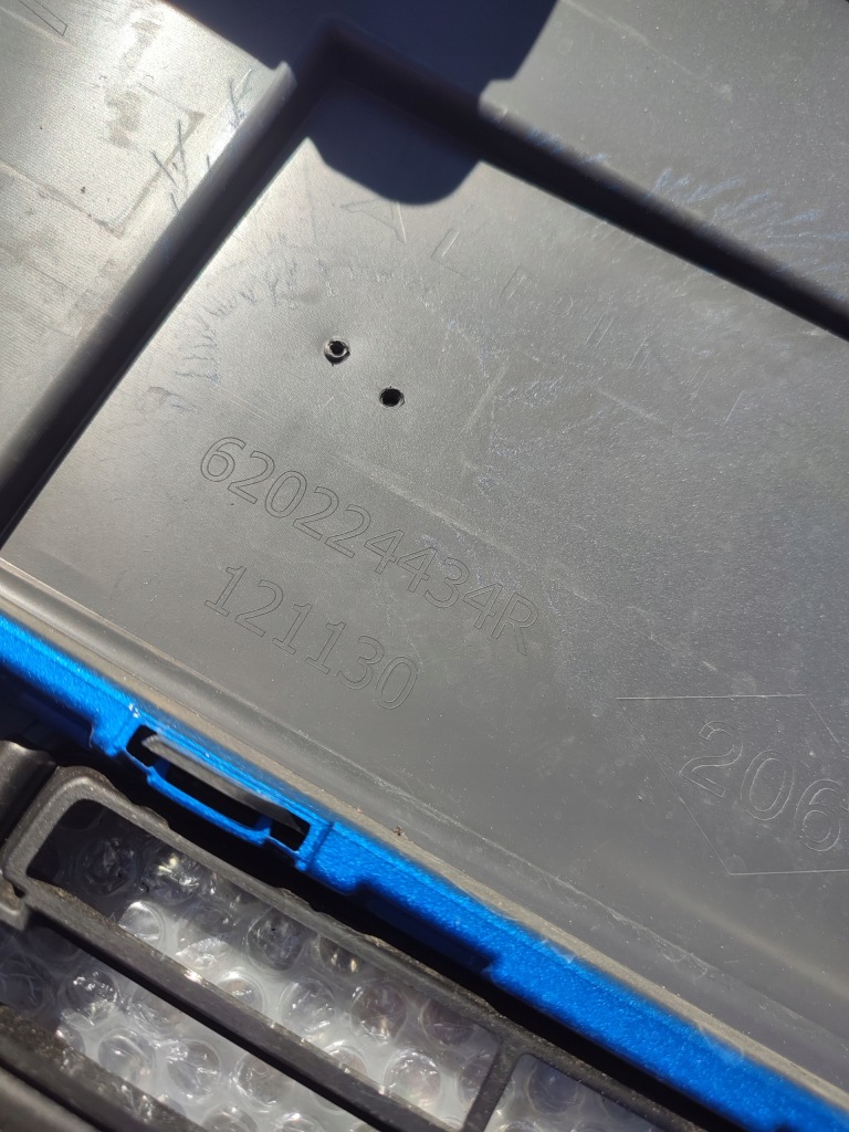 фото №11, Renault 5 v alpine 620224434r решётка бампер передний перед