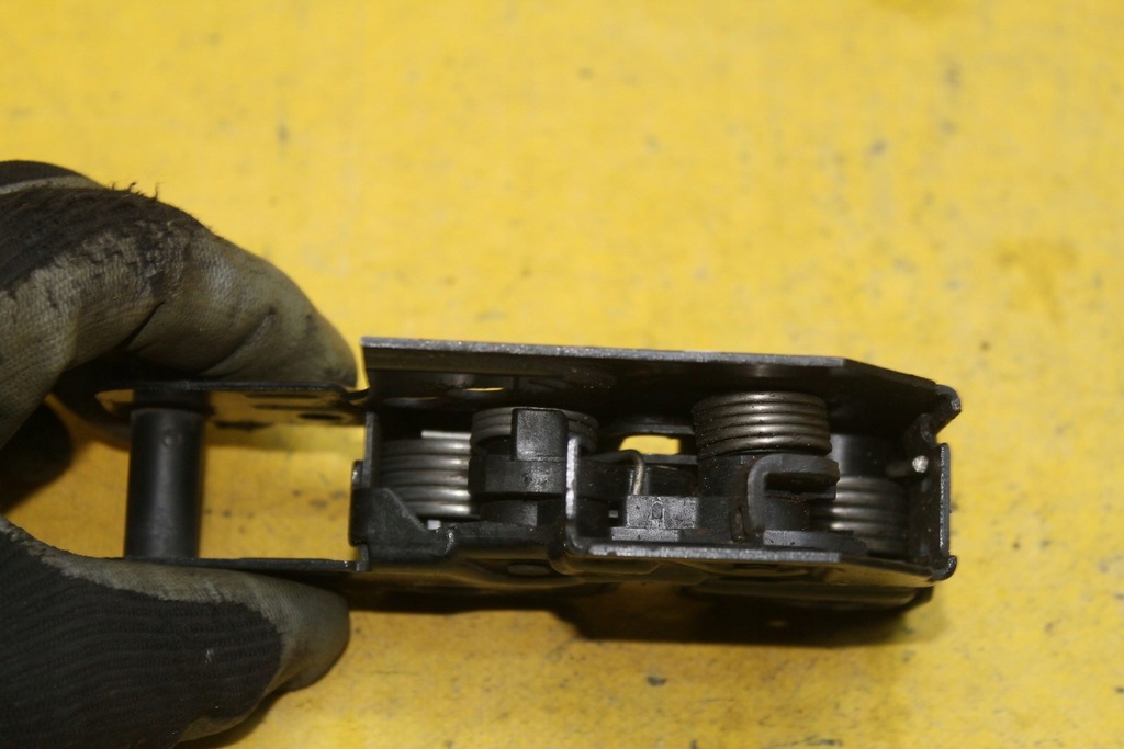 фото №5, Замок капот перед skoda roomster