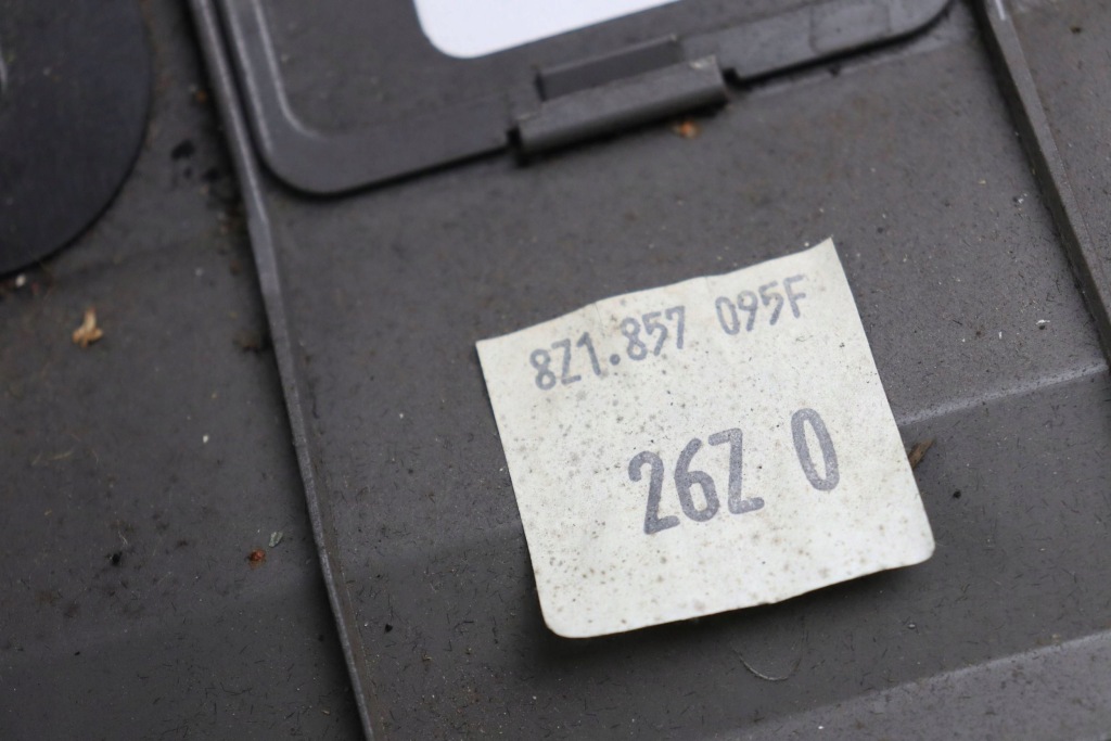 Купити Audi a2 бардачок пасажира бардачок панелі приладової панелі 8z1857095f європа