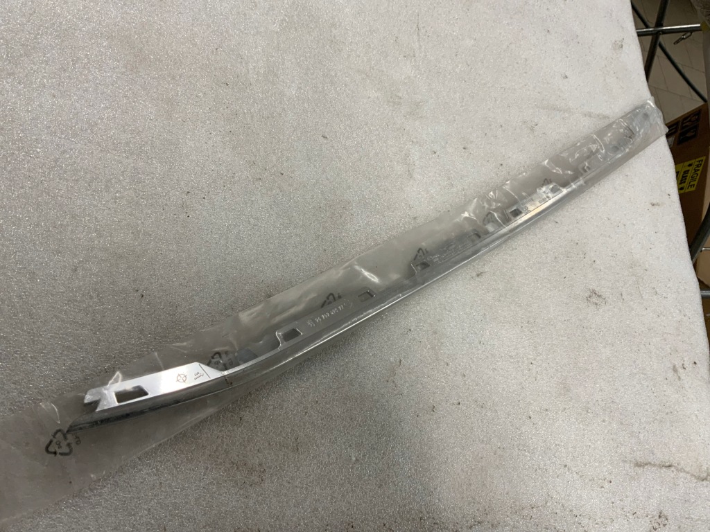 фото №1, Молдинг решётка радиатора хром решётка peugeot 301 оригинальный номер 9676949077