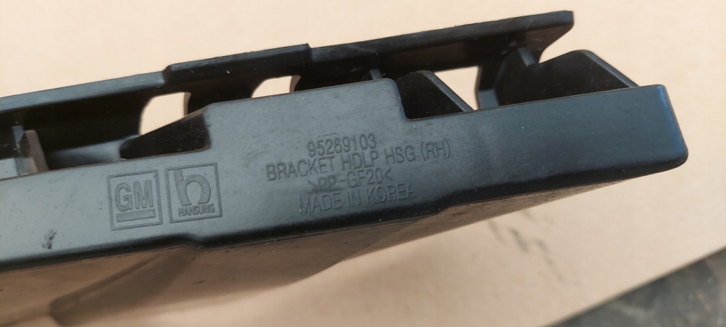 Напрямна лампи правий перед chevrolet trax 12-16 95269103 в Україні