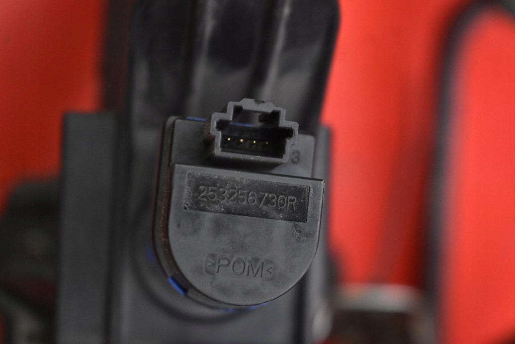 фото №8, Педаль педали сцепление тормоз 465038135r dacia dokker 1.6 16v 102 km 17-21