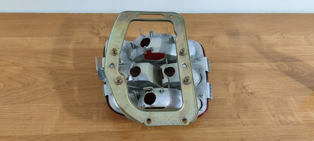 фото №2, Fiat brava левая лампа задняя задняя оригинальная uszkodz