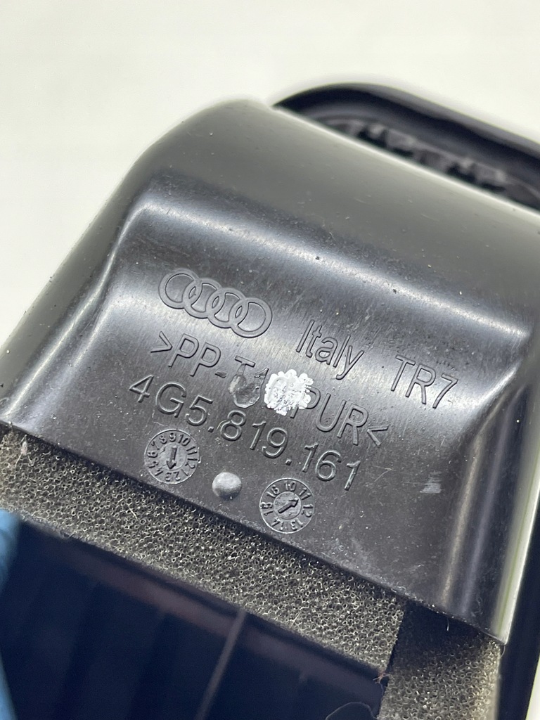 фото №13, Audi a6 c7 sedan решётка вентиляционная багажника левая / правая