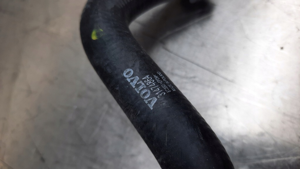 Шланг труба воды 31474864 volvo xc60 v60 v70 s60 2.0 d4 Недорого