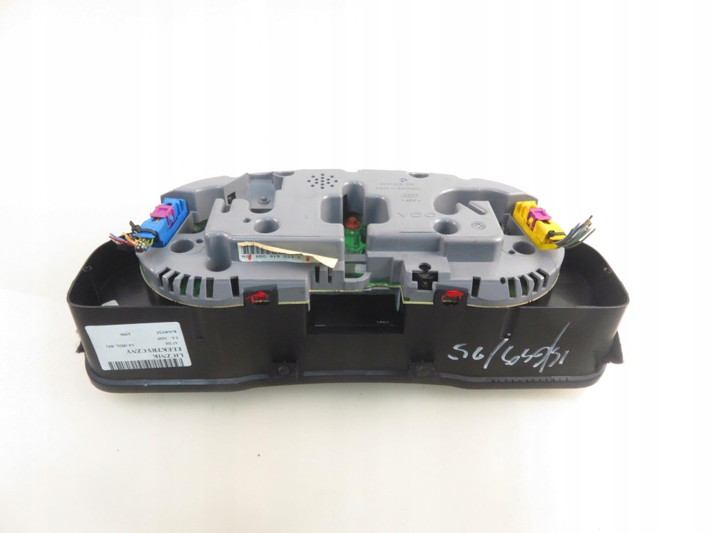 Счетчик audi a4 b5 1.6 8v 8d0919033c в Украине