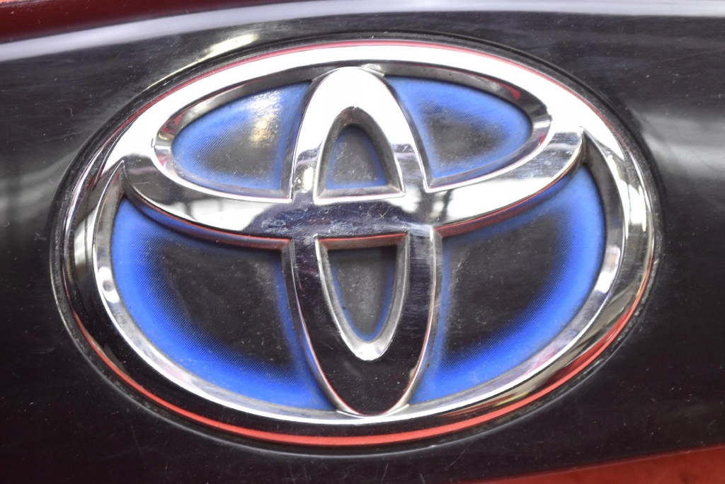 фото №9, Накладка кришки задня 202 76801-0q90070 toyota prius 3 iii xw30 lift 5d hb 11-15