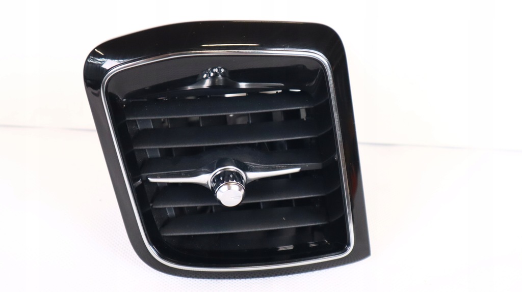 фото №1, Volvo xc60 ii решётка обдув правая 31417692