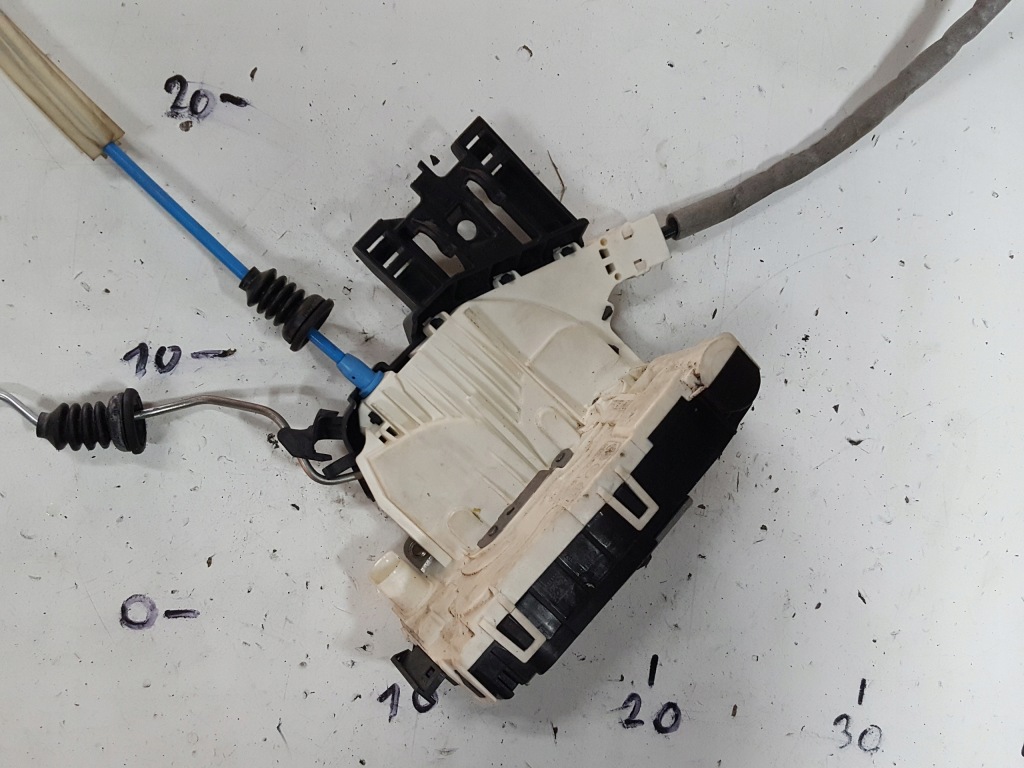 фото №1, Mercedes b w246 10r- замок дверь правый задняя 8 pin