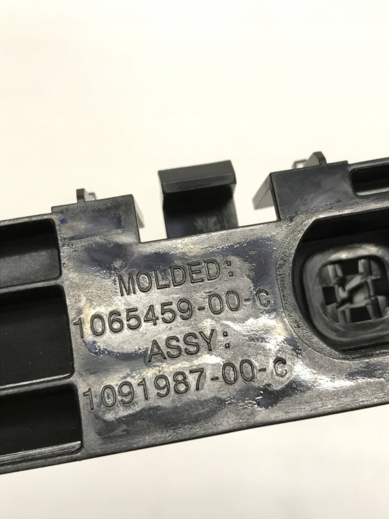 Tesla model s lift напрямна бампера правий задній в Україні