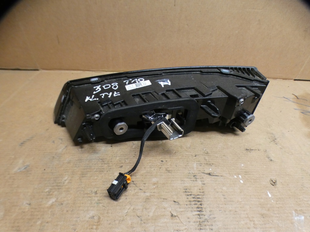 Peugeot 308 t10 3 лампа левый правый задний  9835300480 9836300380 с Разборки