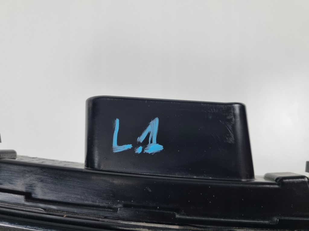 Mercedes eqa w243 лампа передня середня накладка led a2439063200 Доставка