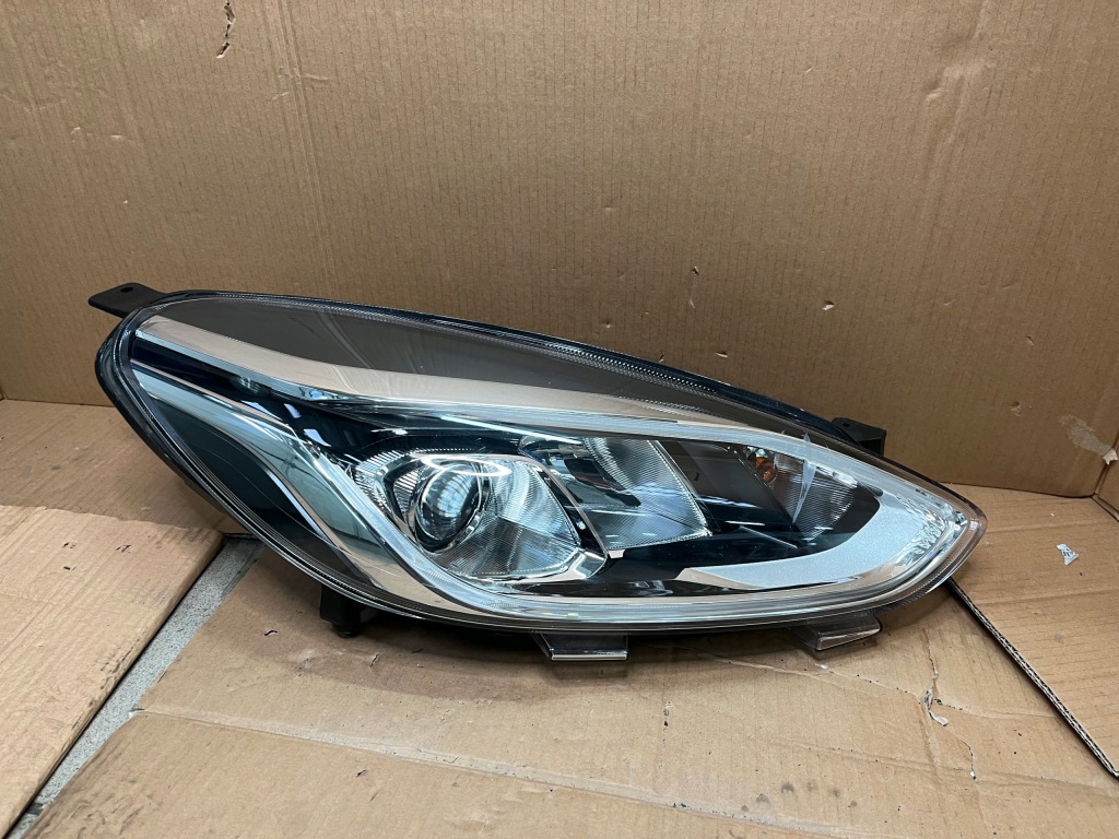Купити Лампа права передня ford fiesta full led