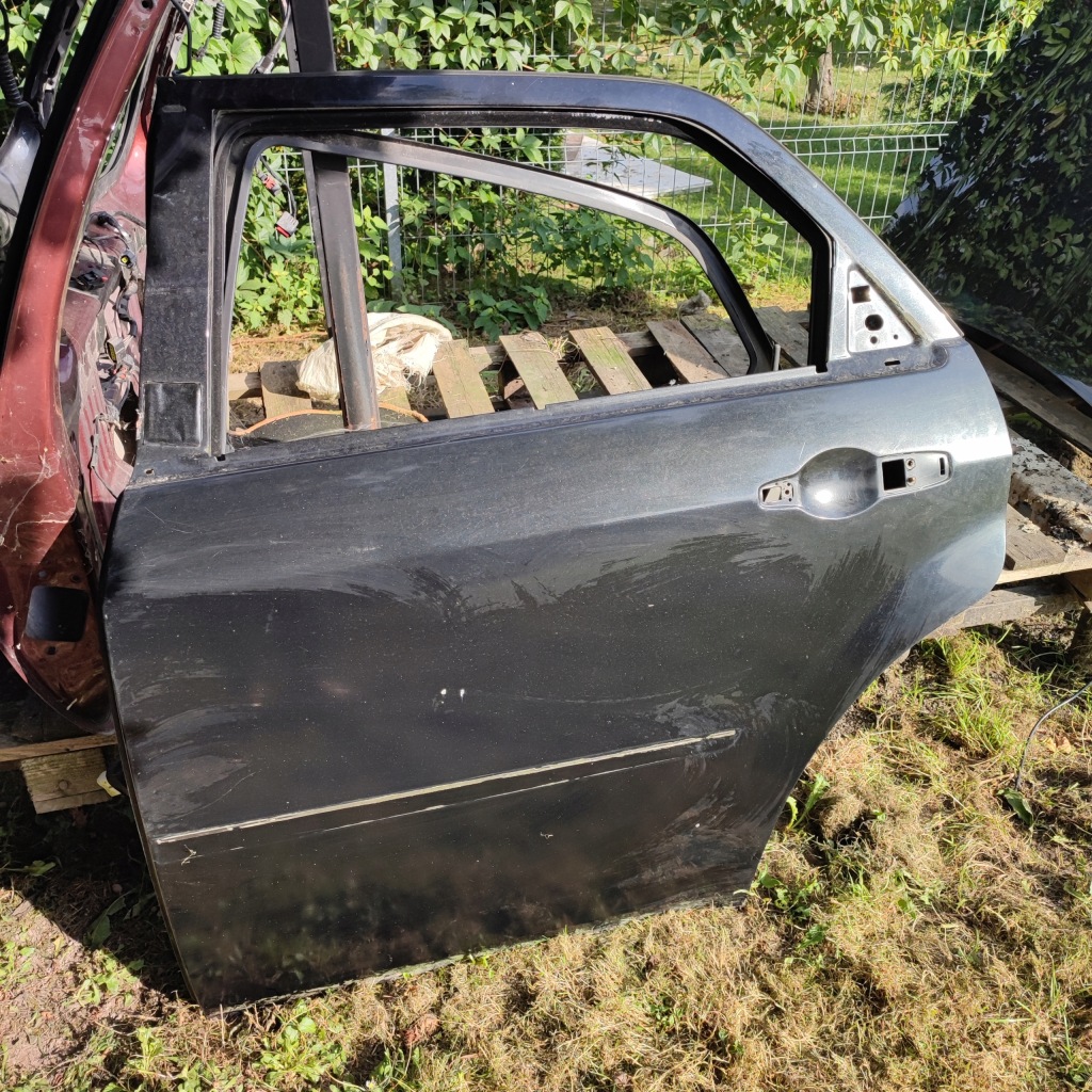 Купить Chrysler 300c дверь левое  задняя