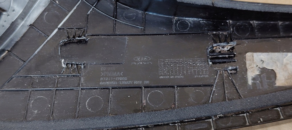 фото №6, Kia ceed iii kombi 18- захист молдинг кришки багажника правий задня 87381-17000