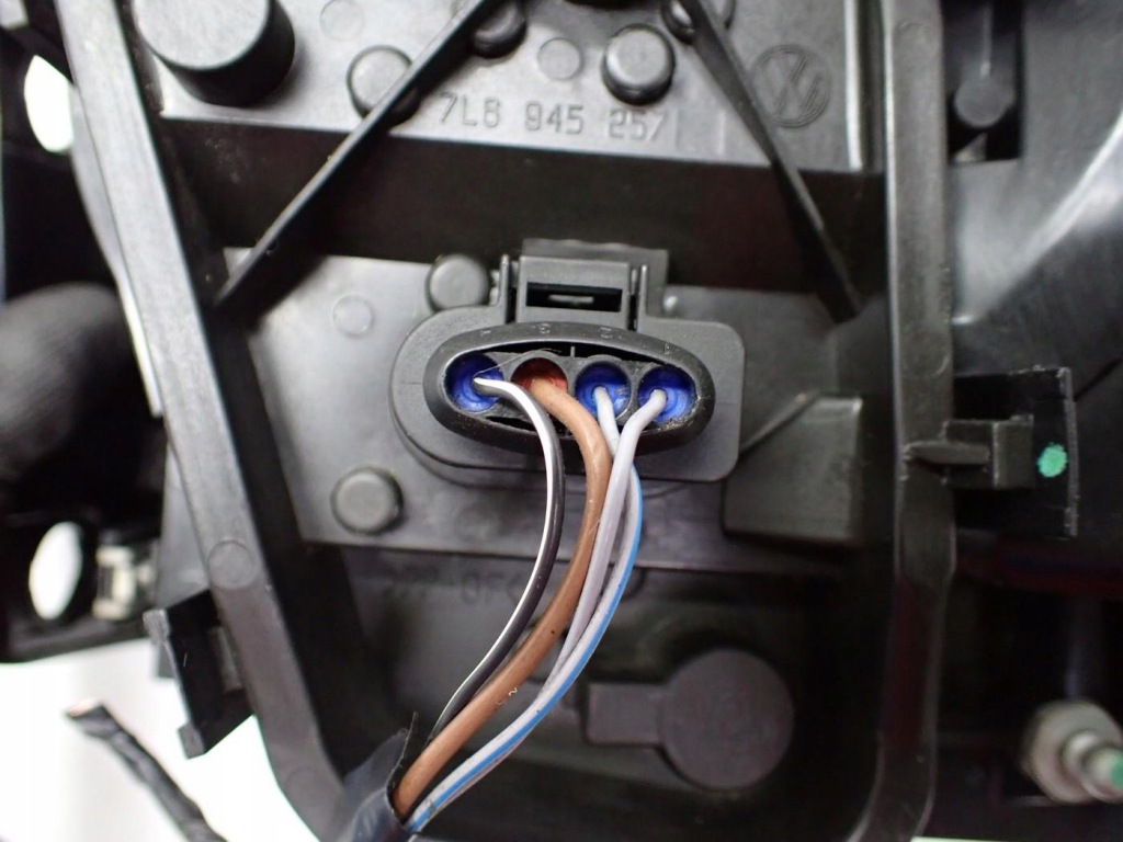 Фонарь  левый задний  европа оригинал 7l6945257 vw touareg 1 7l fl рестайлинг  10r Киев