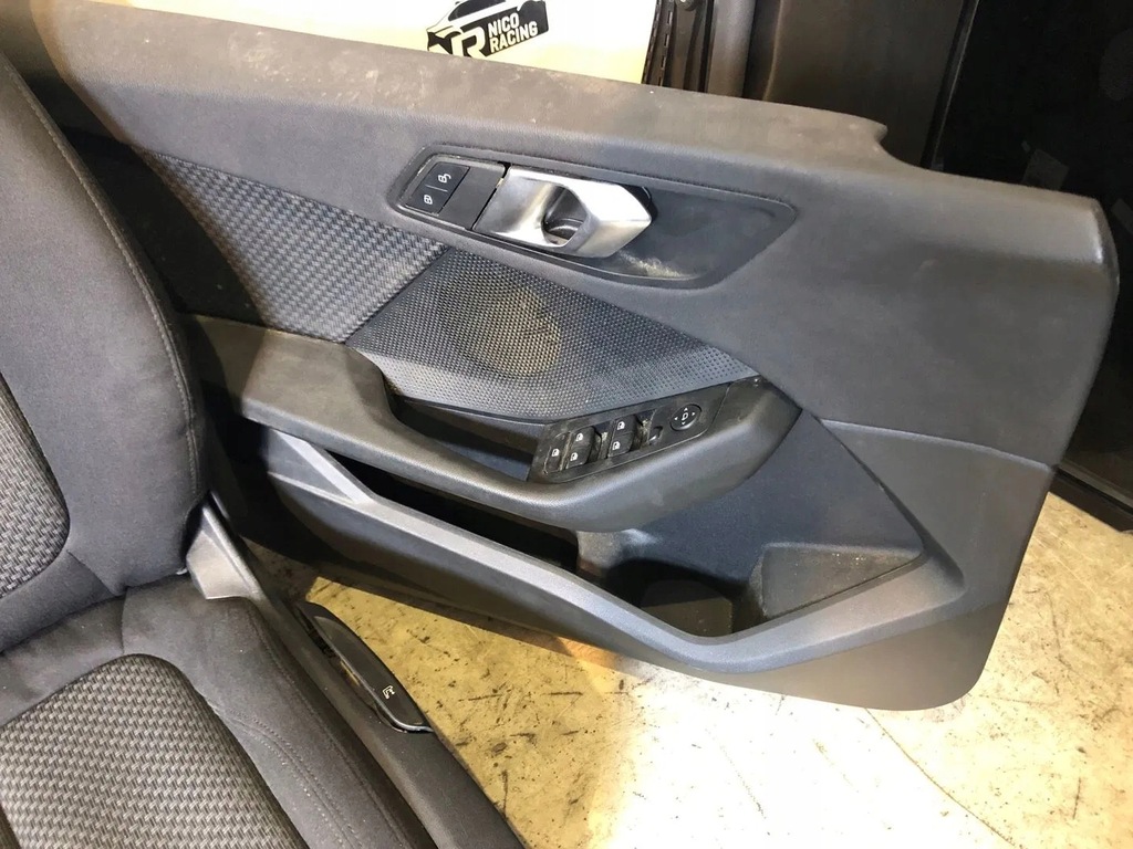 фото №8, Сидіння оббивка bmw 1 f40 матеріал механічна коробка передач