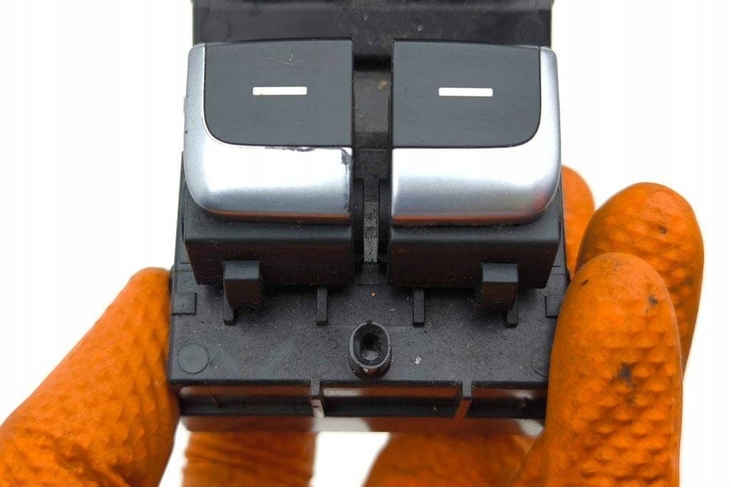 фото №9, Кнопка управление окон задних левых дверь kia sportage v nq5