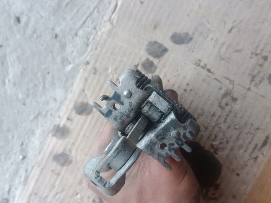 фото №2, Обмежувач двері лівий задня scenic iii 10005r