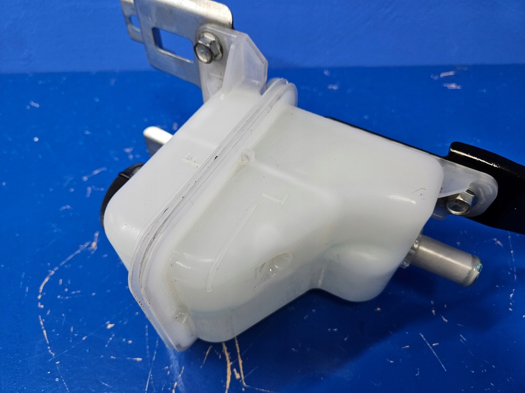 фото №8, Mitsubishi i-miev peugeot ion citroen c-zero бачок расширительный жидкость