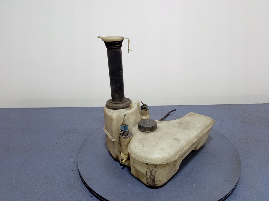 фото №1, Volvo 740 бачок омивача помпа