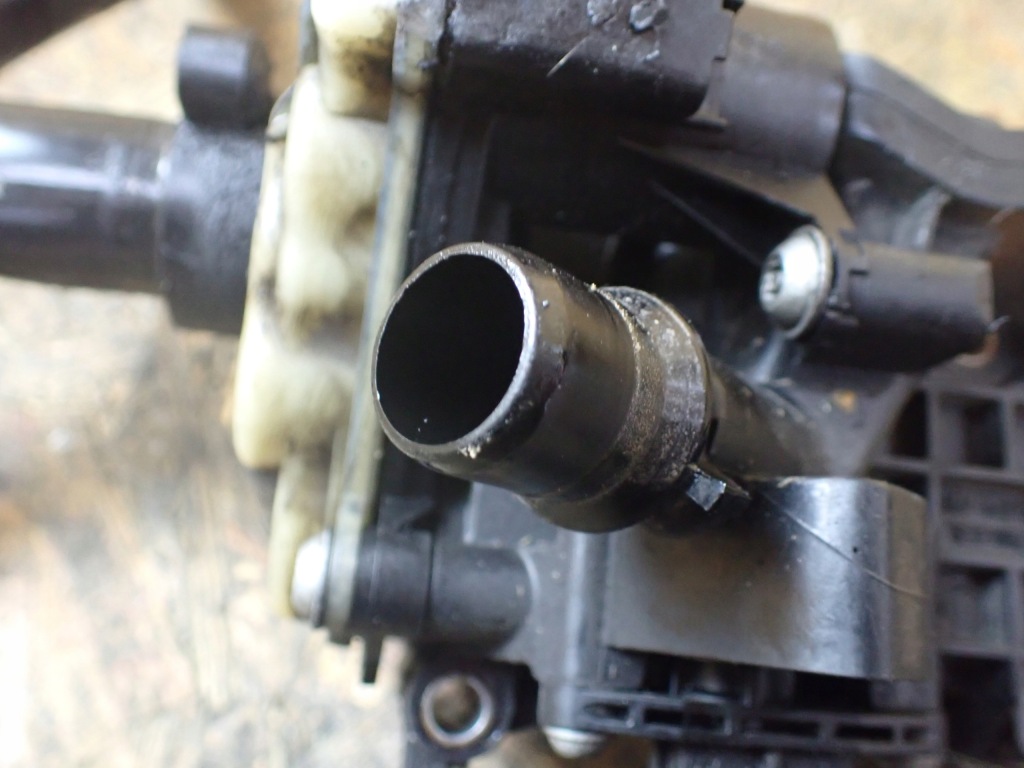 фото №7, Корпус термостата термостат ford mondeo mk5 2015 kombi europa 9804160380