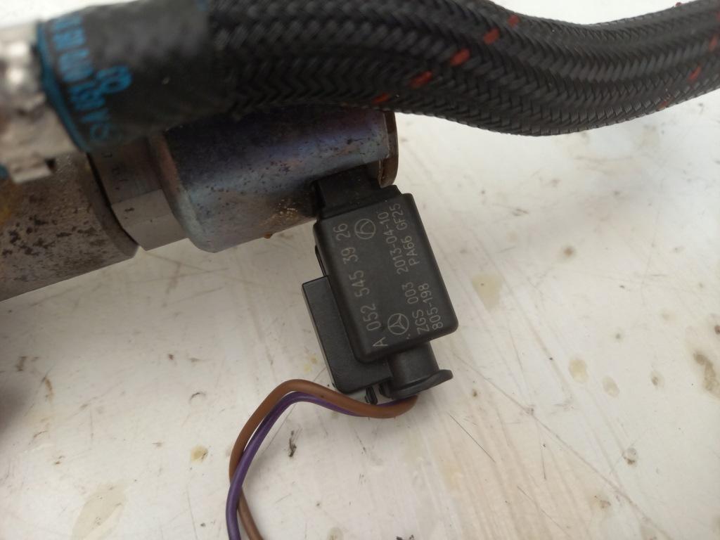 Молдинг впрыскная датчик давления топливной  mercedes eklasa w212 рестайлинг  2.2 cdi Киев