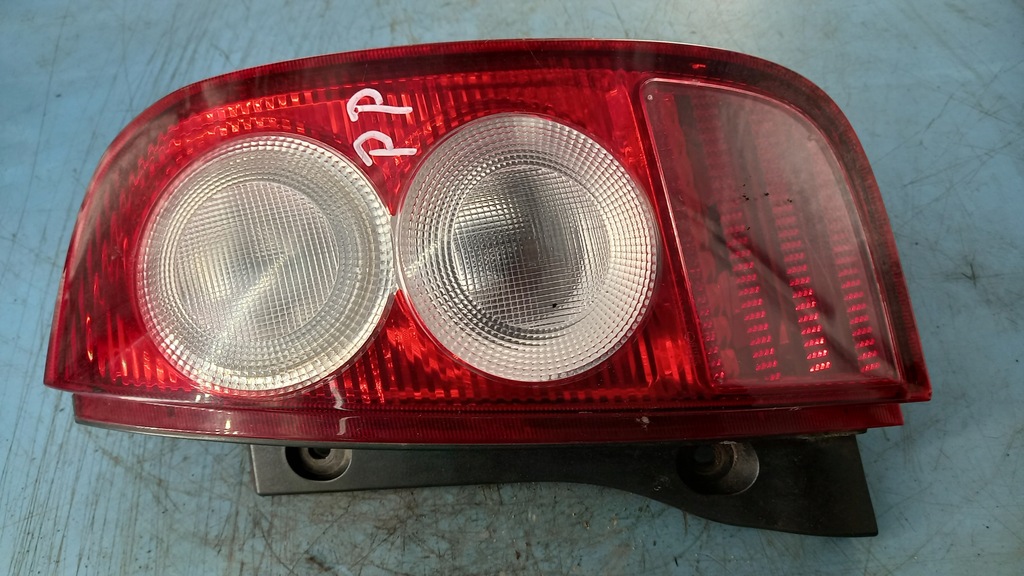 фото №1, Лампа права задня nissan micra 1.2b 04r