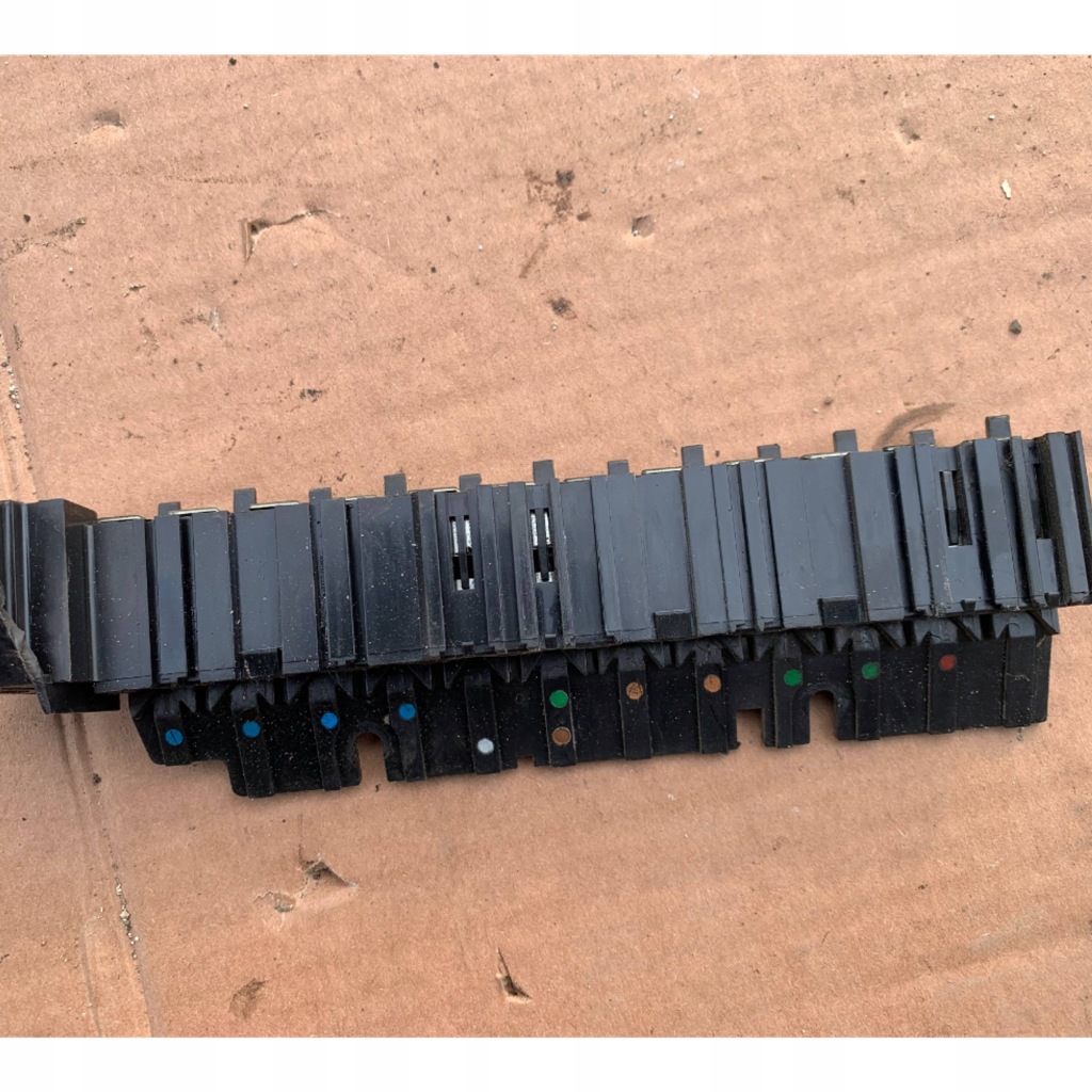 Купить Накладка  предохранителей 7703497426 renault master 2