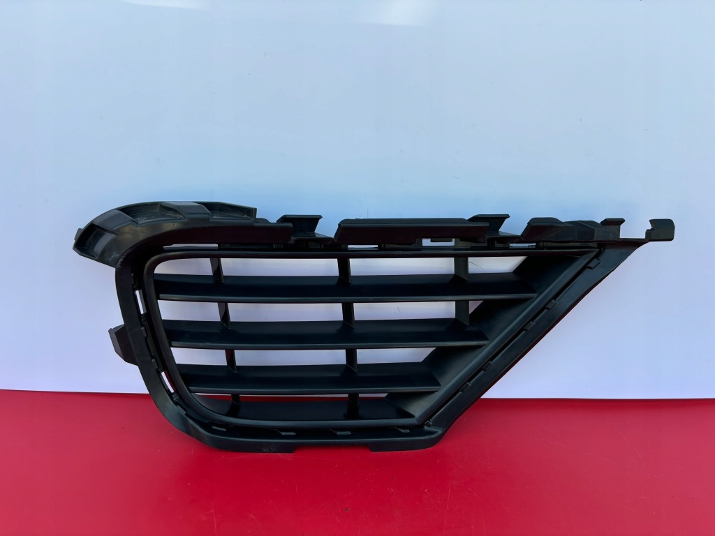 Купить Vw touareg 7p рестайлинг  правая решётка бампера передок  заглушка k67/pc548