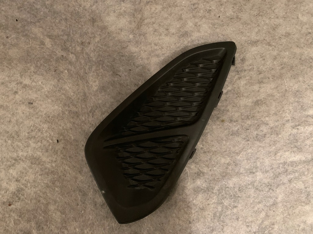 фото №1, Ford fiesta mk8 права решітка бампера