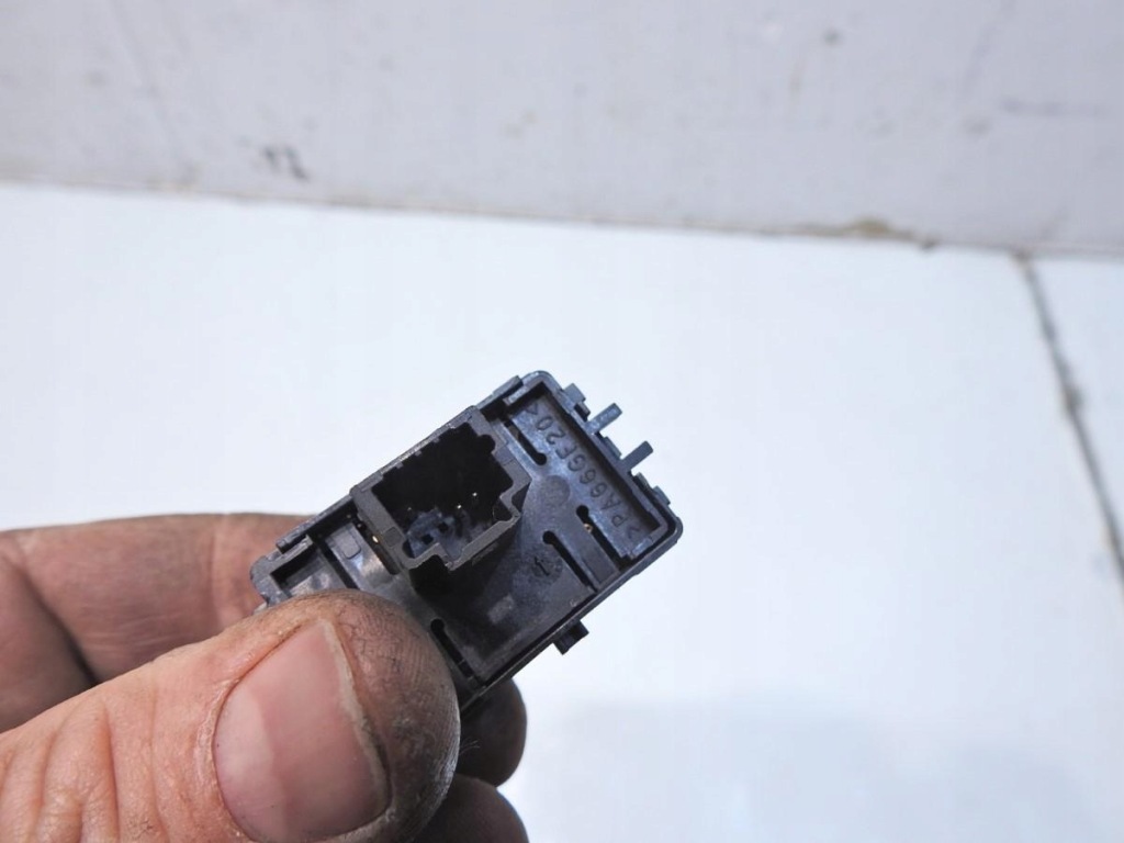 фото №4, Кнопка скло задня renault laguna iii 254010003r