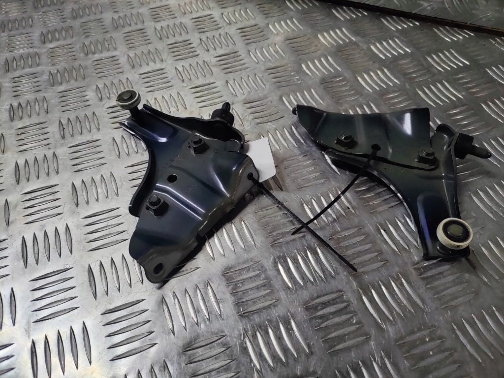 фото №1, Toyota sienna xl40 2021 петля ролик дверь правая левая правый левый