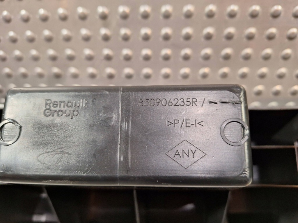 Балка бампера задня nowa 850906235r dacia duster iii 2023- Зі Шроту