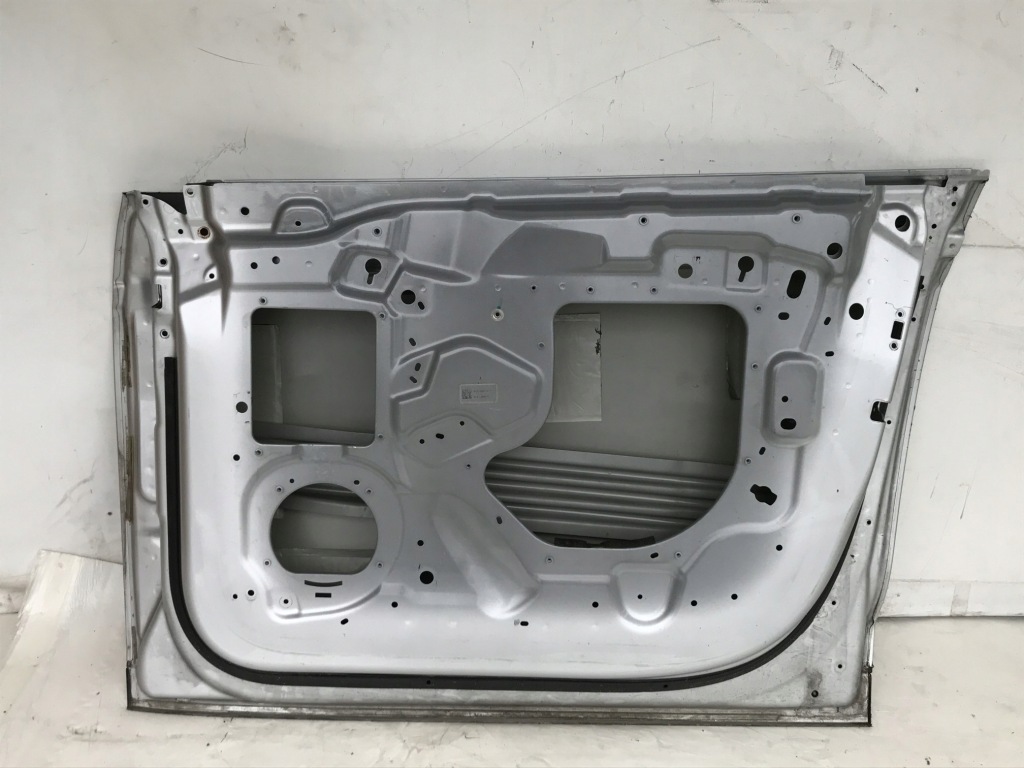 Двері праве перед tesla x 1009907-00-h Оригінал
