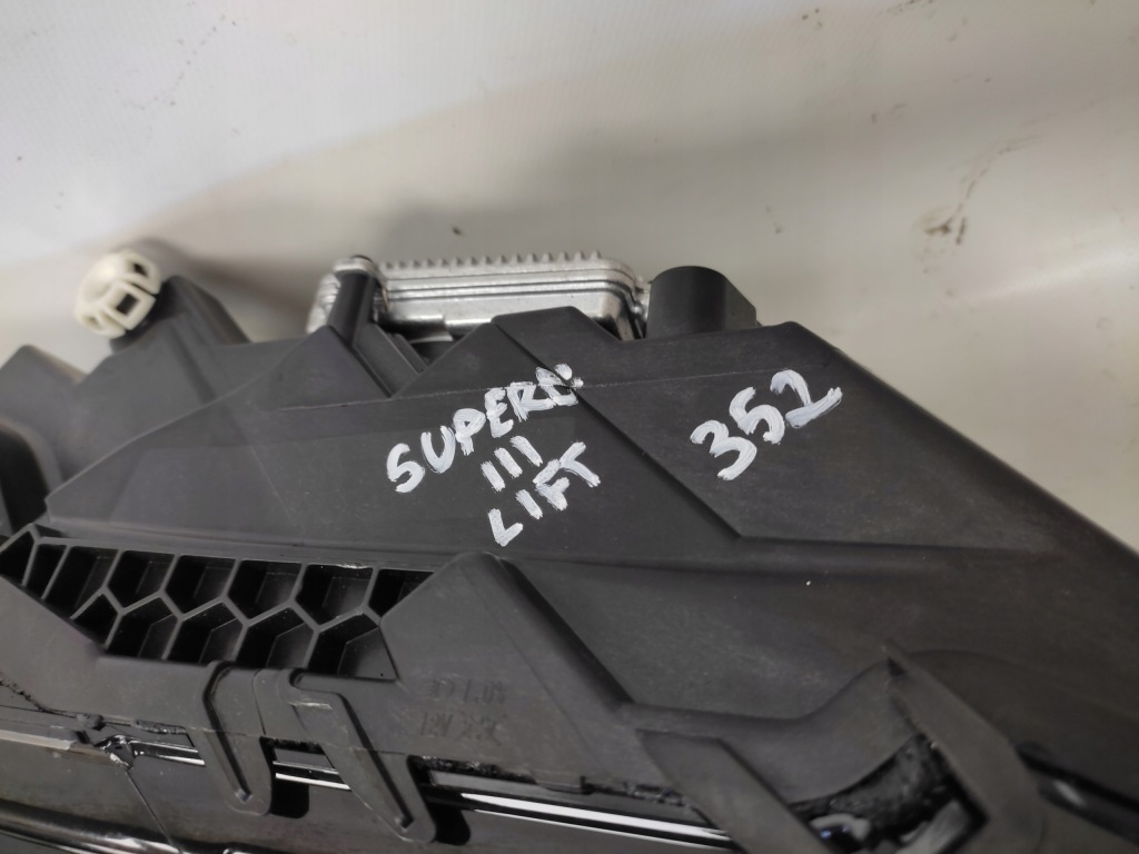 Skoda superb 3 рестайлінг  3v1 фара правий перед full led 2019- Недорого