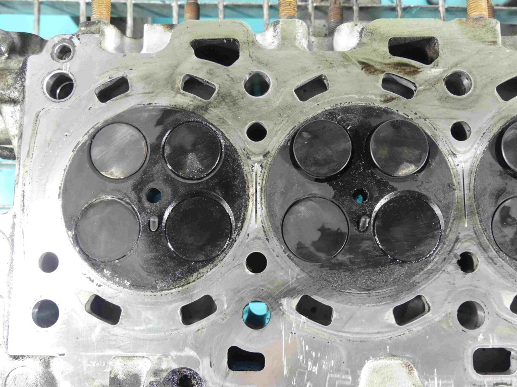 Головка вали toyota avensis 2 t25 2ad 2,2 d4d Доставка