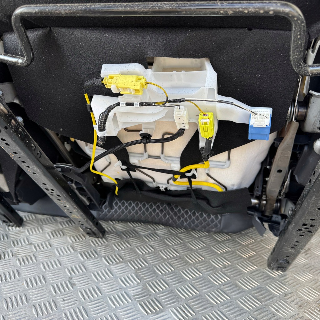 фото №6, Сидіння заднє сидіння шкіра комплект toyota yaris iv