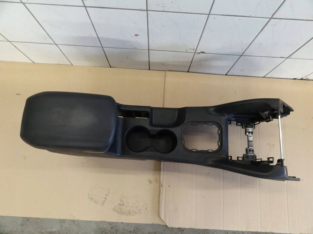 фото №1, Hyundai ix35 2012 туннель средний подлокотник