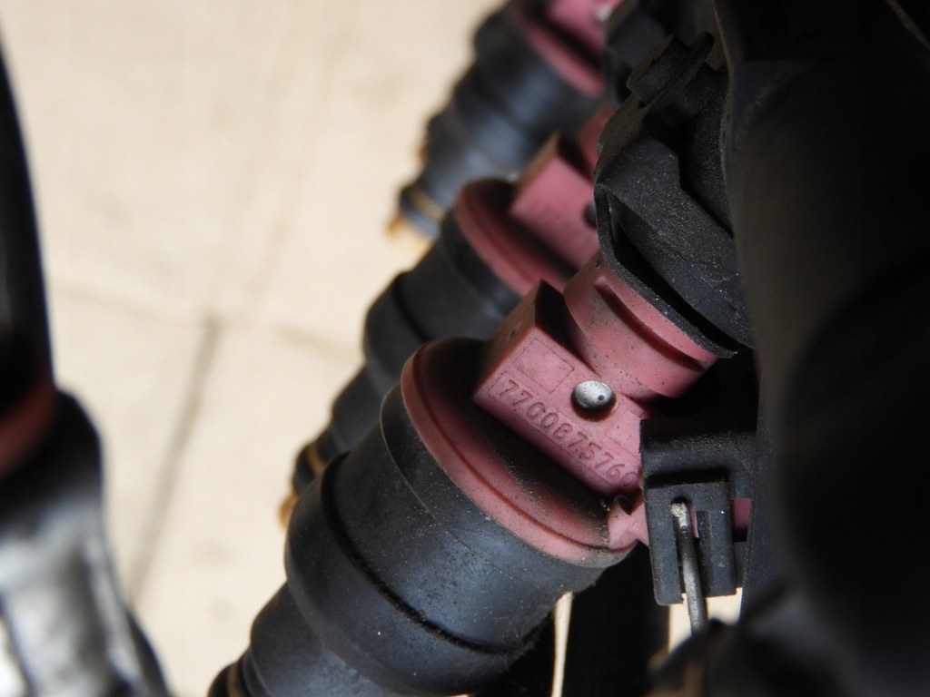 фото №5, Форсунка + молдинг 7700875760 renault clio ii 1.2 8v регулятор kangoo