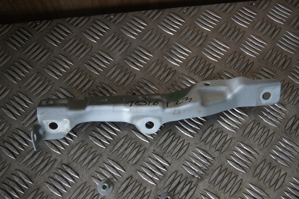 фото №1, Кронштейн крила правий перед clio iv 641345024r