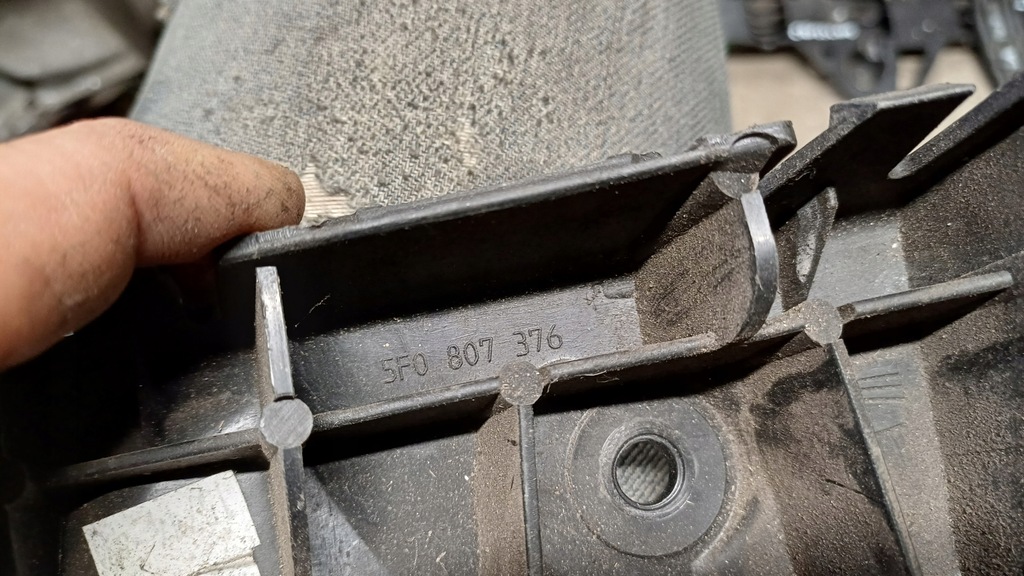 фото №8, Seat leon iii hb направляющая бампера правый задняя 5f0807376