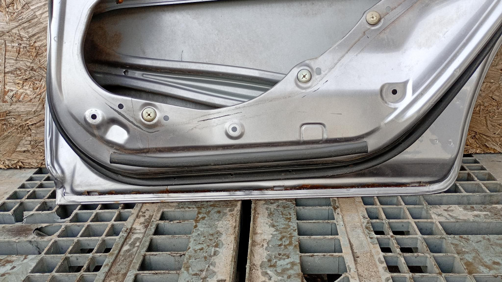 Дверь задний правое mazda 6 gg 1 седан 02r Киев