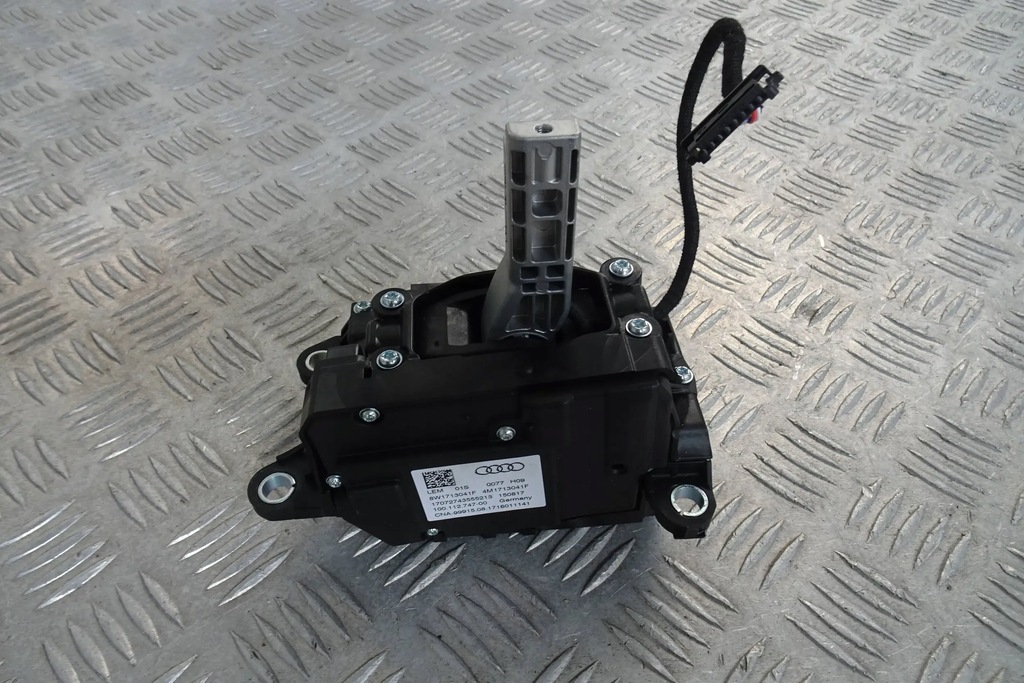 фото №1, Audi a5 s5 8w - домкрат переключения передач 8w1713041f новый