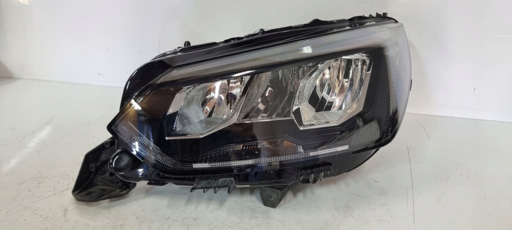 фото №1, Лампа передняя левая фара led peugeot 208 ii