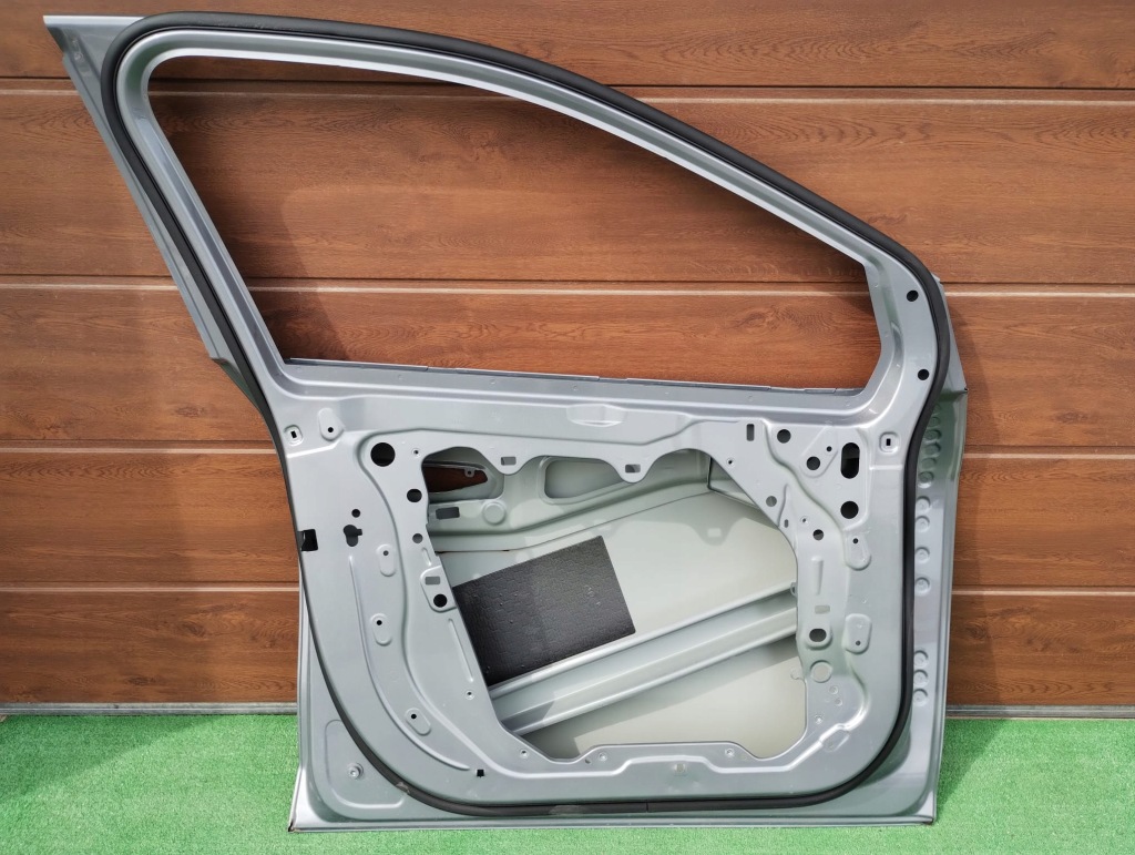 Двері лівий перед bmw 2 active tourer u06 7932379 оригінальний номер прокладка сріблястий в гарному стані Недорого